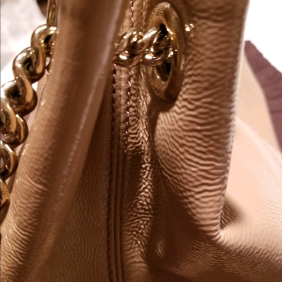 GUCCI
Beige Patent Leather Soho Chain Tote Bag - Picture 6 of 8